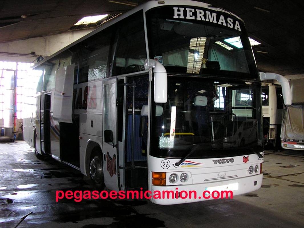 HERMASA 5656  Volvo B-12 Noge Vesubio copia.jpg